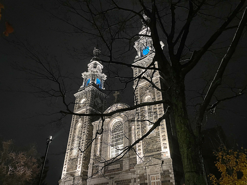 La beauté de l’église de Sainte-Croix mise en valeur