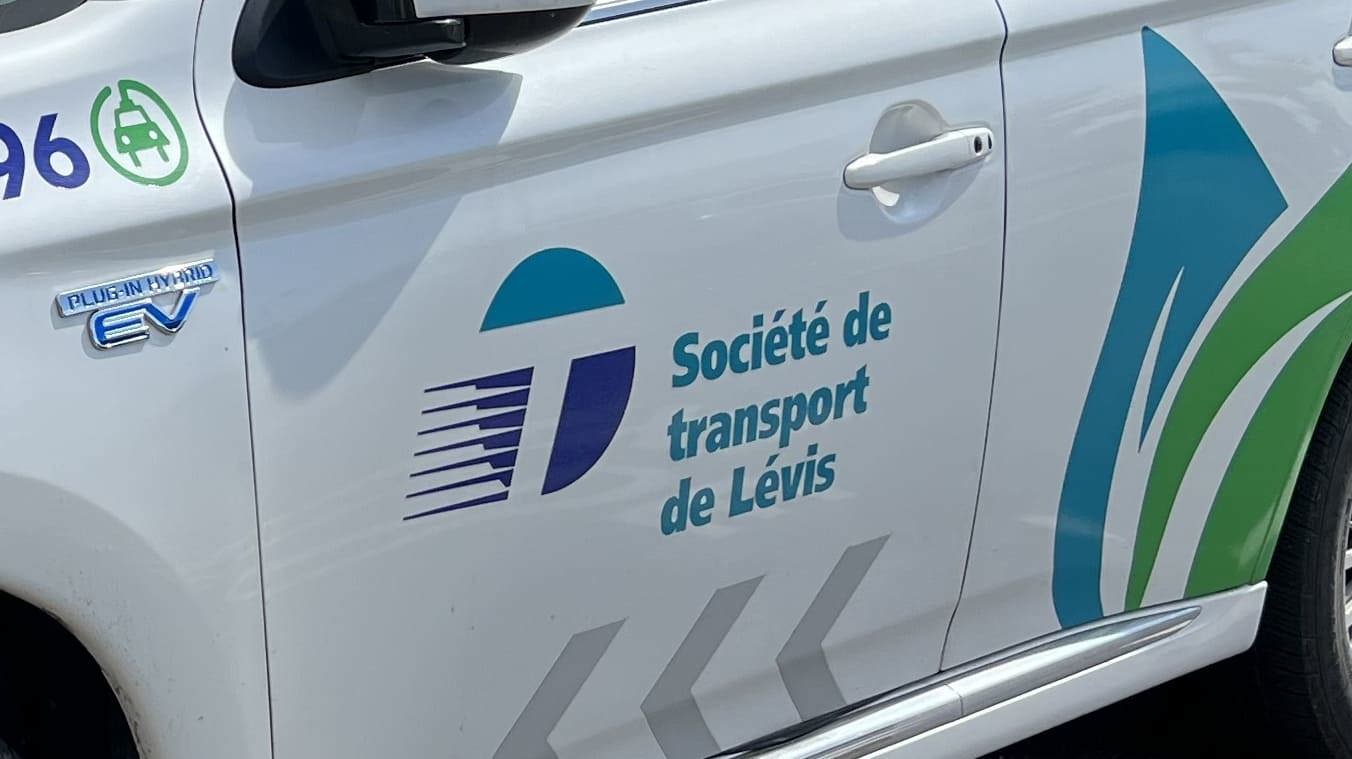 Lévis obtient 12,3 M$ du fédéral pour deux projets de la STLévis