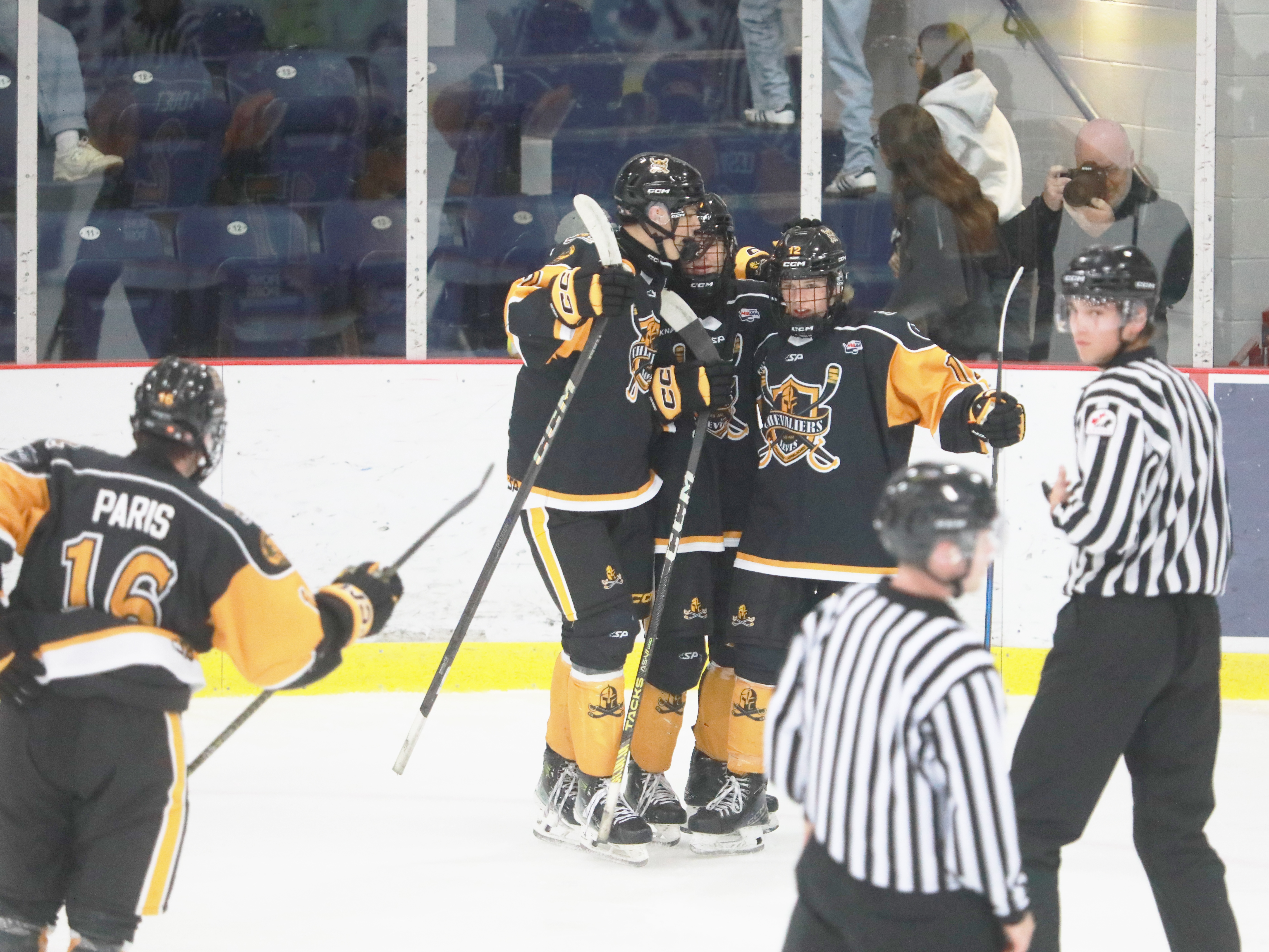 Les Chevaliers remportent leur premier match à la Coupe Telus