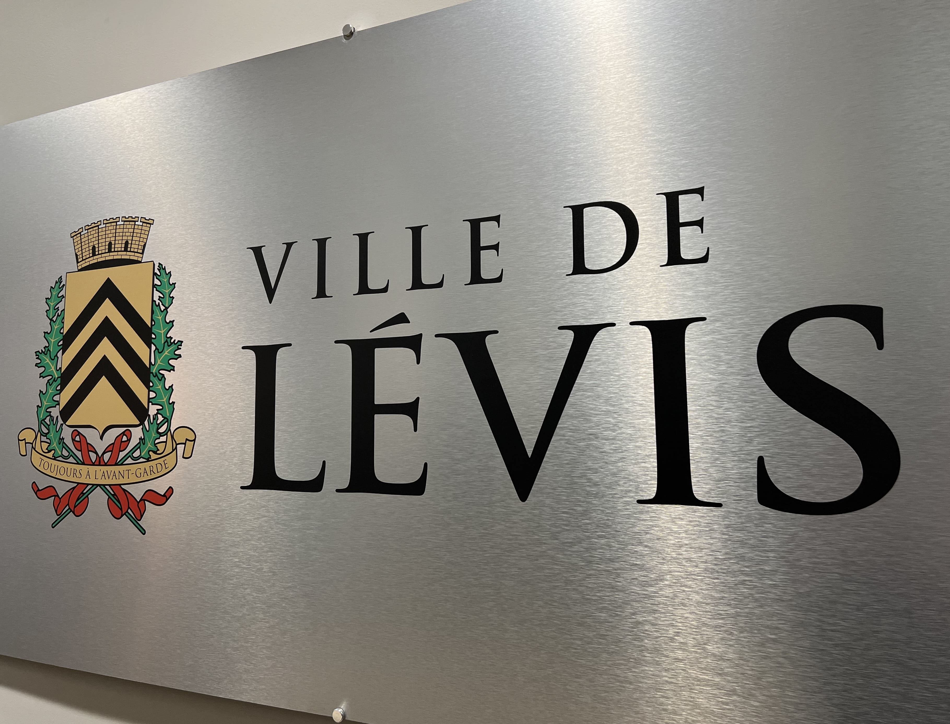 Nouvelle convention collective signée pour les cols blancs
