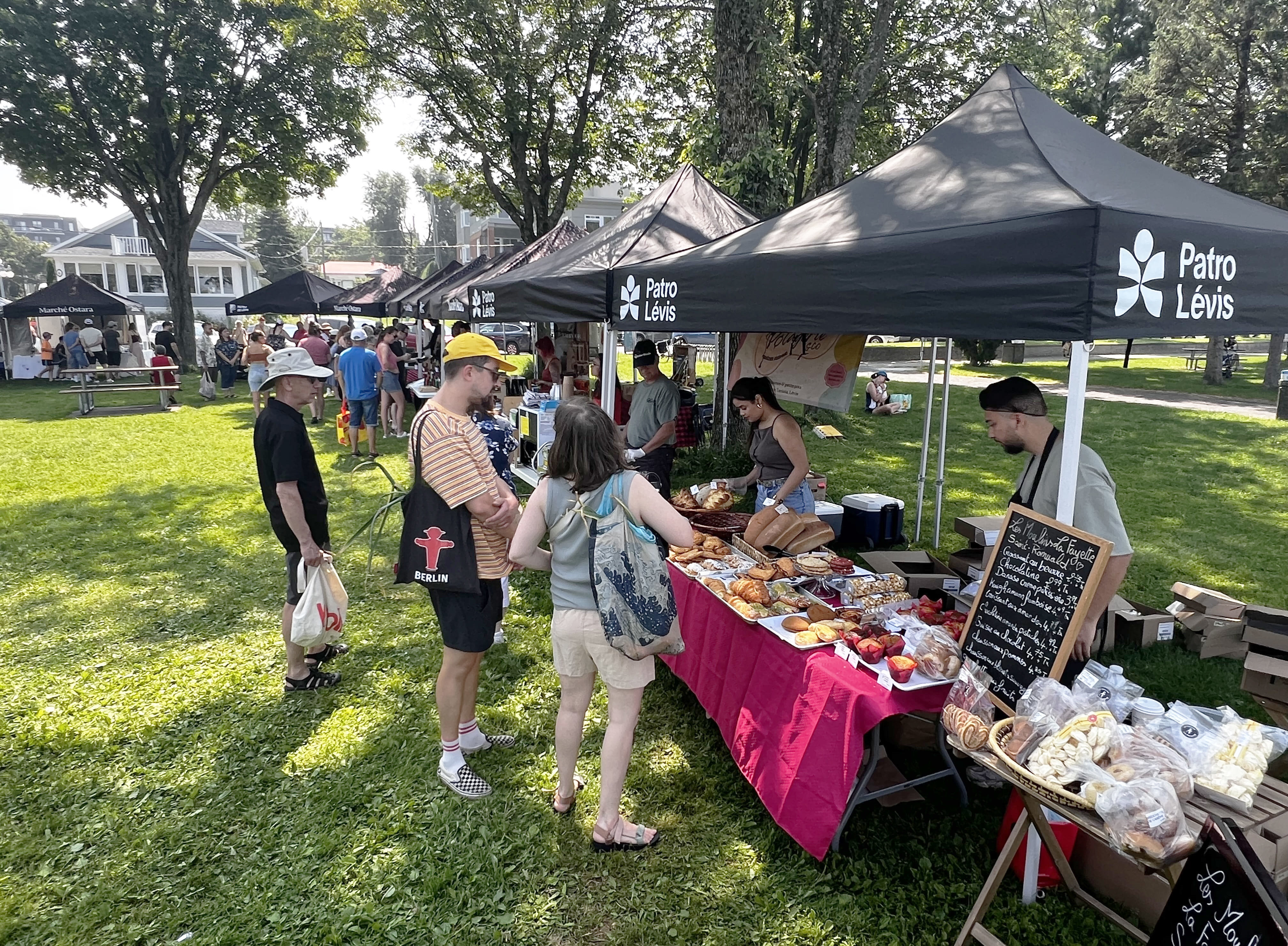 Le Marché fermier Ostara bat son plein sur la terrasse