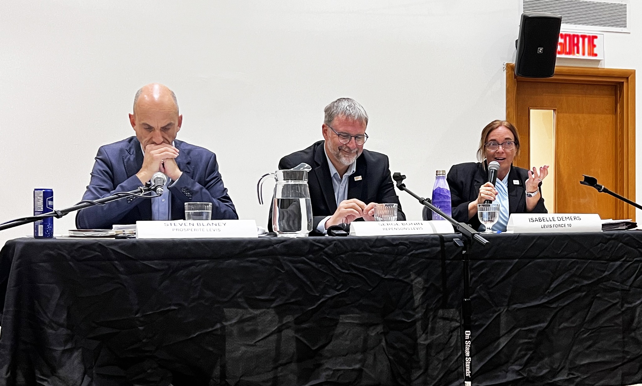 Les candidats réagissent au sondage