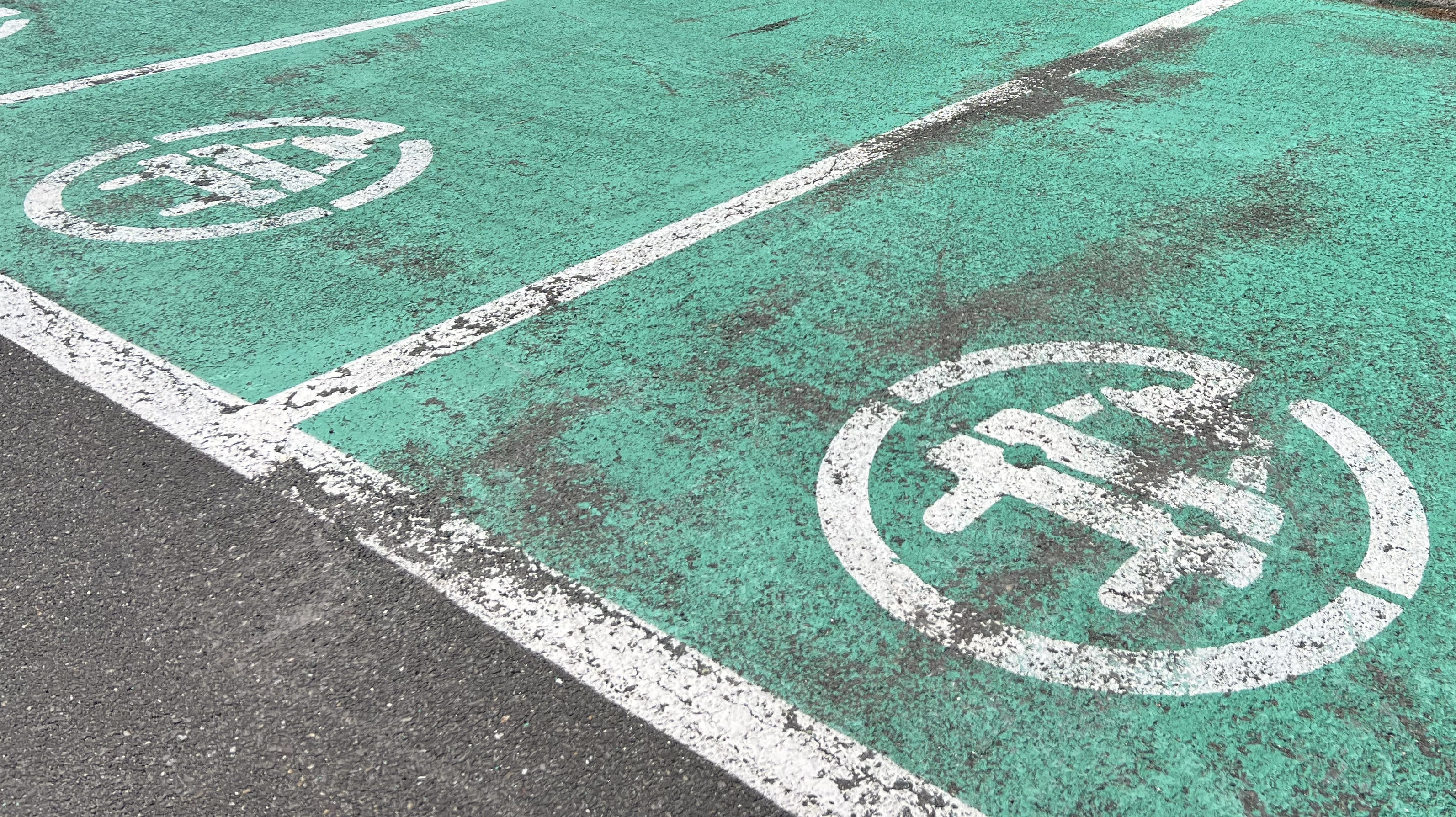 Pour abaisser le prix de l’essence, passez aux voitures électriques