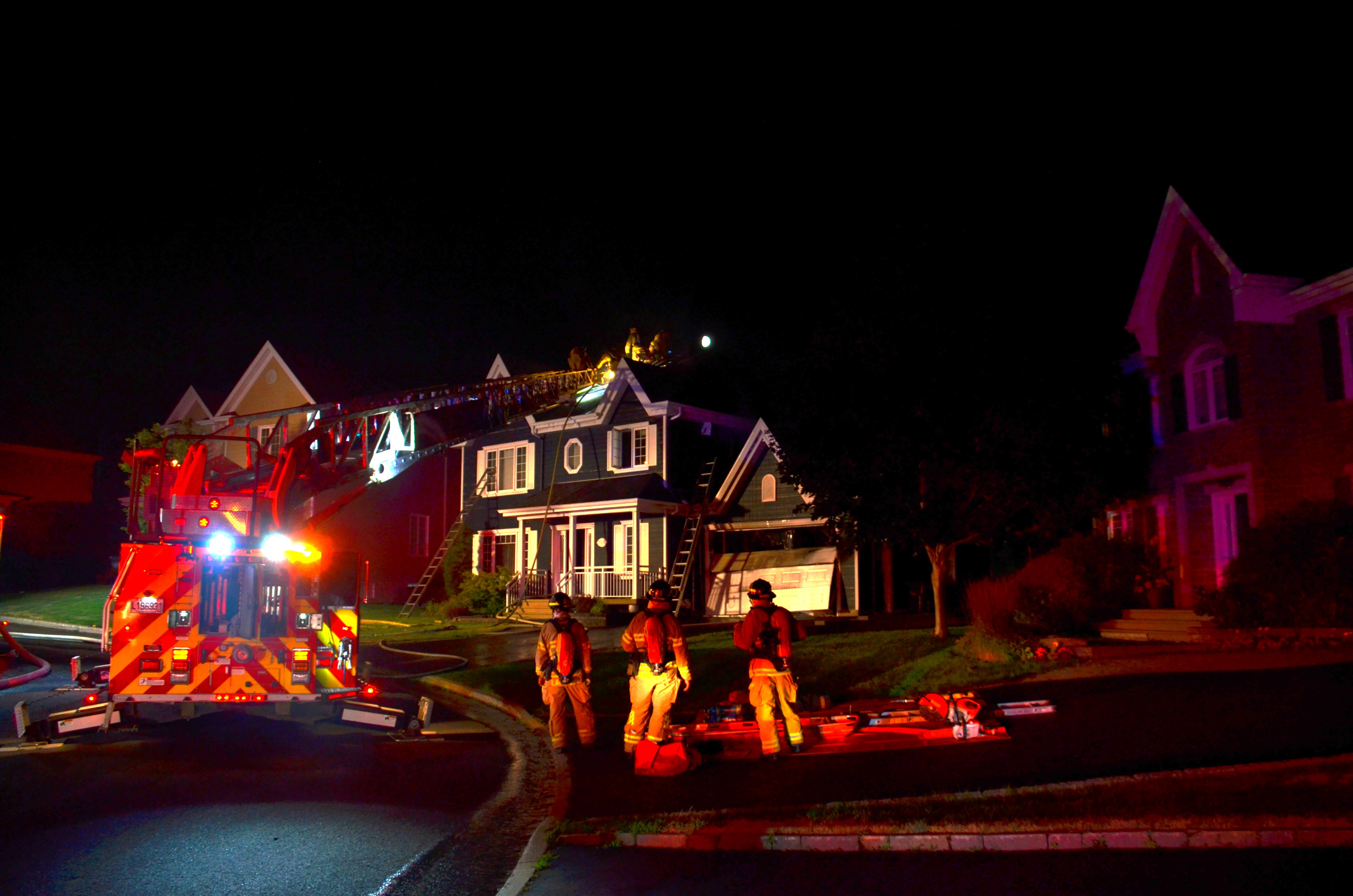 Le garage d’une résidence atteint par les flammes à Lévis